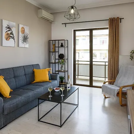 Apt. With Parking - 3 Min From Old Port Apartment